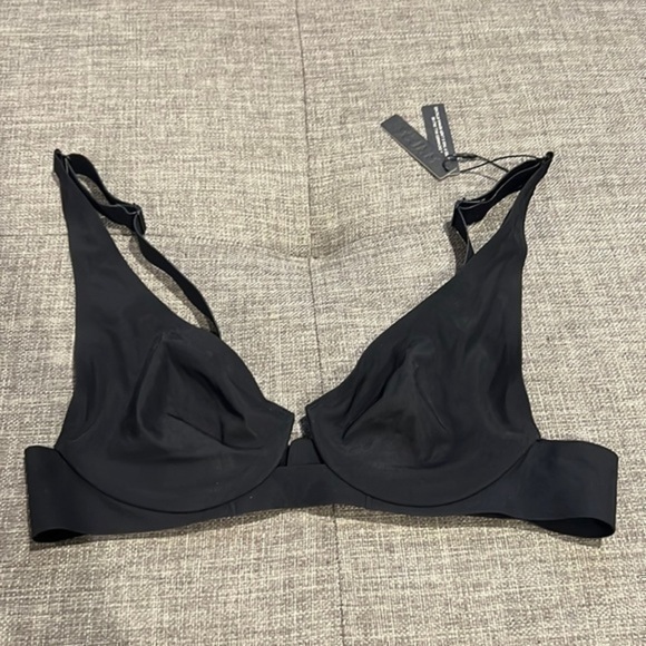 Skims Naked Plunge Underwire Bra - Picture 5 of 10